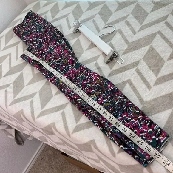 Lululemon Base Pace HR Tight 28"  Floral‎ Electric size 4 - Picture 7 of 9